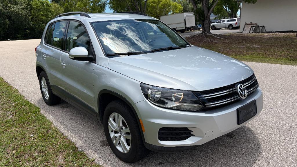 2016 Volkswagen Tiguan 2.0T S's photo